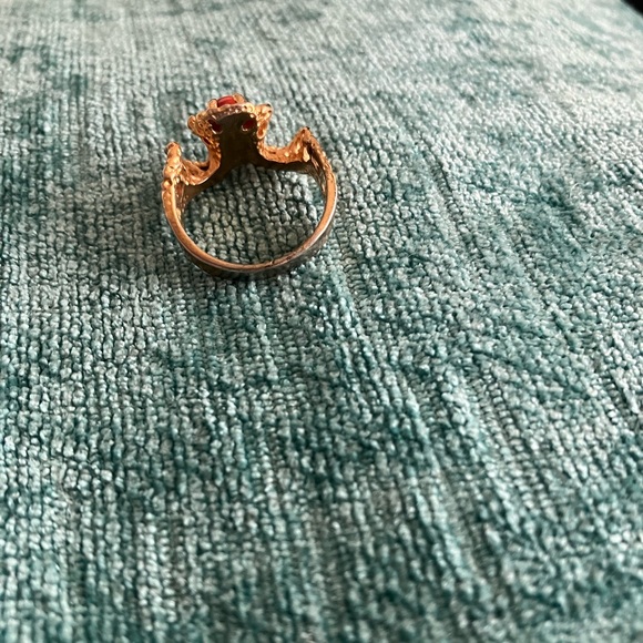 Vintage Gold Tone Ring - Picture 7 of 9